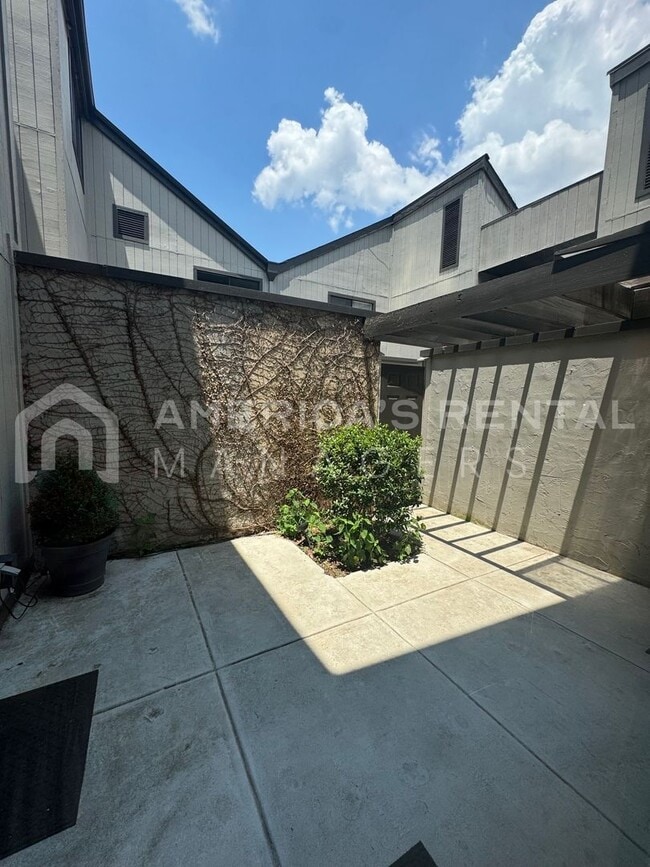 property at 3350 Altamont Rd S