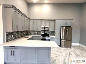 341 Wimbeldon Ct in North Brunswick, NJ - Building Photo - Building Photo