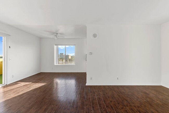809 Edgewood St in Inglewood, CA - Building Photo - Building Photo