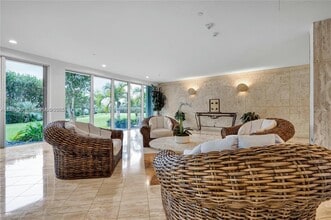 200 Ocean Ln Dr in Key Biscayne, FL - Building Photo - Building Photo
