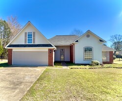 54 Lawrence Rd in Caledonia, MS - Building Photo