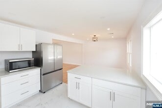 269 Columbia Terrace in Paramus, NJ - Building Photo - Building Photo