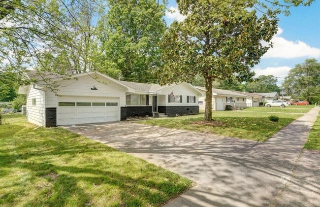 2710 E Linwood St in Springfield, MO - Building Photo - Building Photo