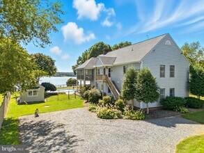 638 Marlborough Point Rd in Stafford, VA - Building Photo - Building Photo