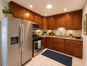 526 E 54th St in Hialeah, FL - Building Photo - Building Photo