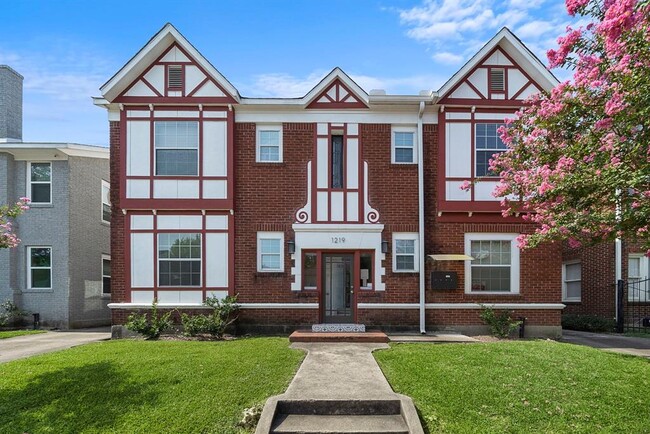 property at 1219 W Gray St