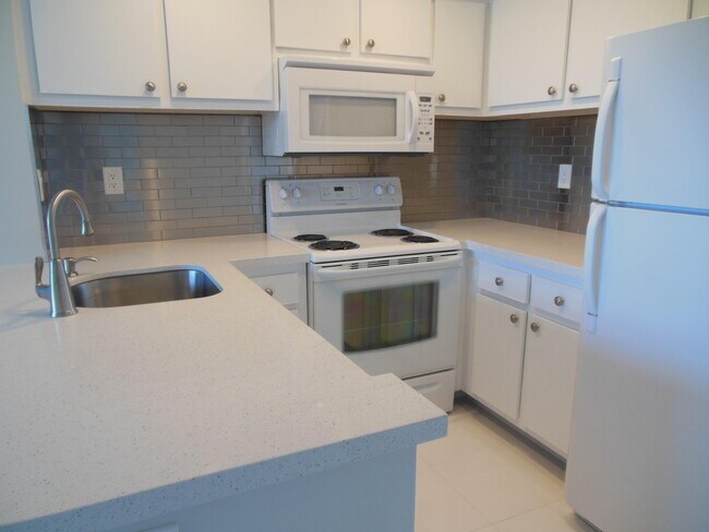 728 Executive Center Dr in West Palm Beach, FL - Building Photo - Building Photo