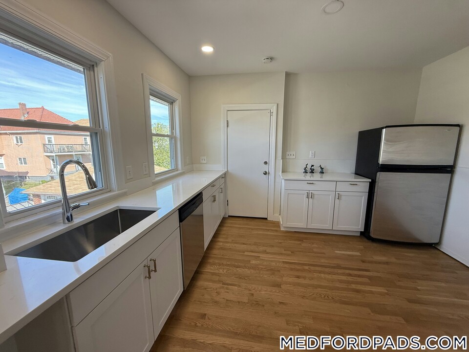 12 Eliot St in Medford, MA - Building Photo