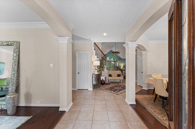 property at 51 N Scribewood Cir