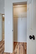 4986 Raintree Cir in Loma Linda, MO - Foto de edificio - Building Photo