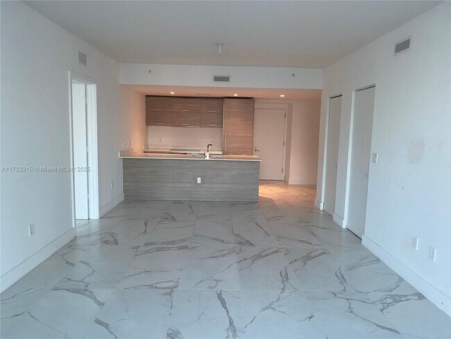 1300 S Miami Ave, Unit #3702 in Miami, FL - Foto de edificio - Building Photo