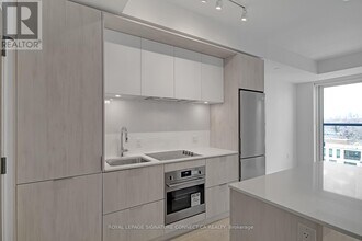 130 River St in Toronto, ON - Building Photo - Building Photo