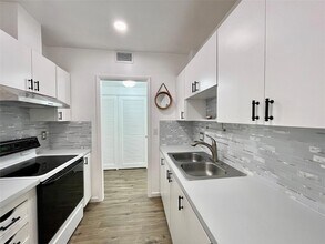 400 N Riverside Dr, Unit 403 in Pompano Beach, FL - Building Photo - Building Photo