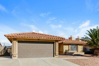 390 Newbury Ct in Henderson, NV - Building Photo - Building Photo
