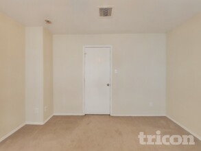 19 Bedford Bay in San Antonio, TX - Building Photo - Building Photo