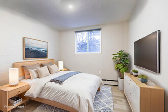 Tuxedo Park Apartments in Calgary, AB - Building Photo - Building Photo