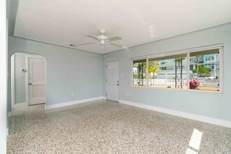 446 46th Ave in St Pete Beach, FL - Building Photo - Building Photo