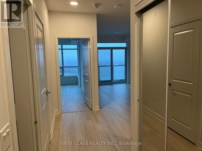 50 Upper Mall Wy in Vaughan, ON - Building Photo - Building Photo