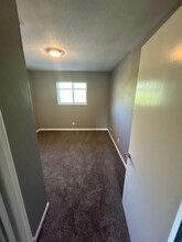 1058 Forest Ct in Kansas City, KS - Building Photo - Building Photo