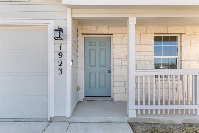 1923 Goldfinch in New Braunfels, TX - Building Photo - Building Photo