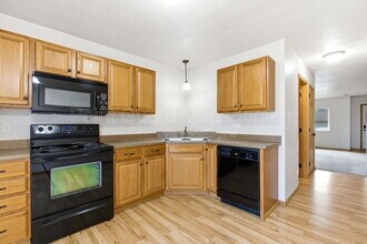 2608 N Career Ave in Sioux Falls, SD - Building Photo - Building Photo