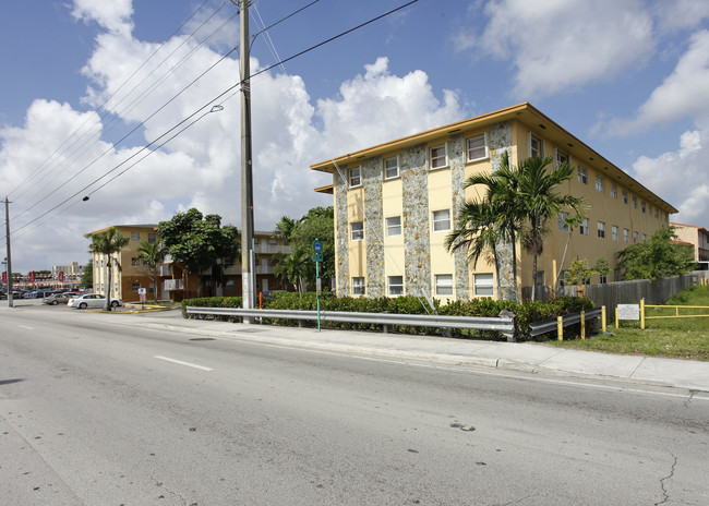 5150 W 12th Ave in Hialeah, FL - Foto de edificio - Building Photo