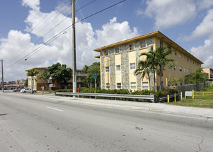 5150 W 12th Ave in Hialeah, FL - Foto de edificio - Building Photo