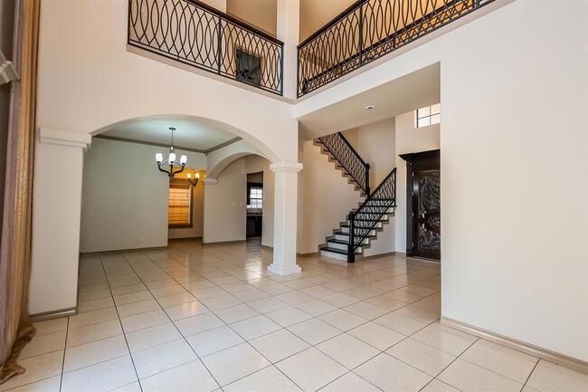 305 Lake Clark Ct in Laredo, TX - Foto de edificio - Building Photo