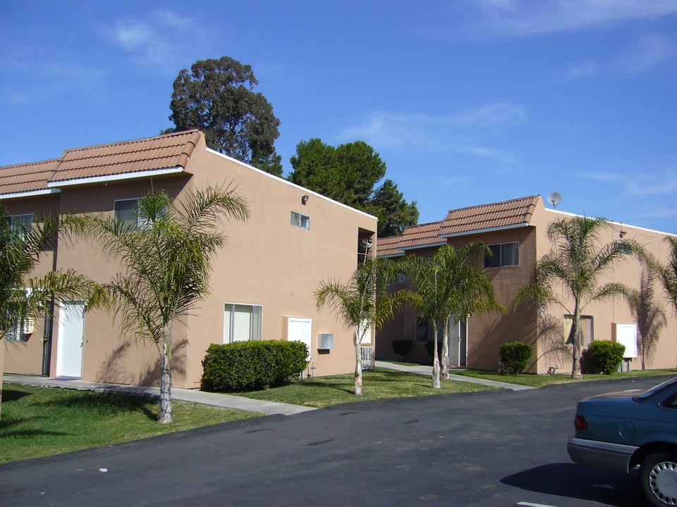 8170-8176 Dodie St in San Diego, CA - Building Photo