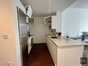 East 44th Street in New York, NY - Building Photo - Building Photo