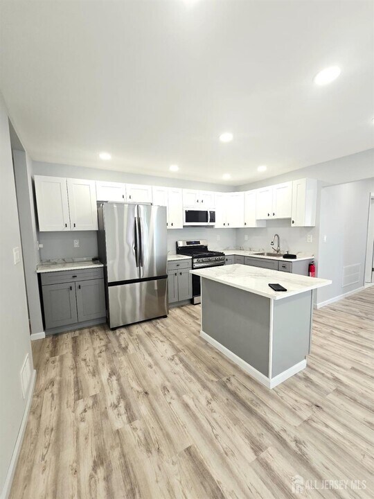 326 Sutton St in Perth Amboy, NJ - Building Photo