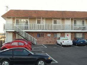 Wood Oak Apartments in Redding, CA - Foto de edificio - Building Photo