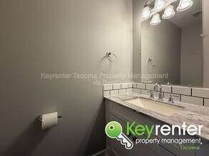 5002 S 30th St in Tacoma, WA - Building Photo - Building Photo