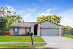 1911 Deaf Smith Dr in Richmond, TX - Building Photo
