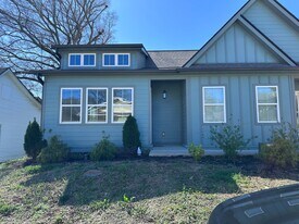 136 McCowat St, Unit A in Jackson, TN - Building Photo