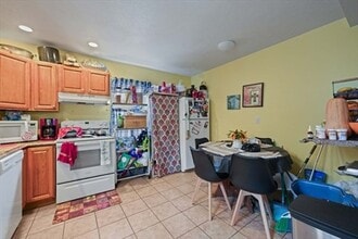 39 Shawmut Ave, Unit 2 in New Bedford, MA - Building Photo - Building Photo