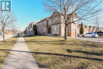 7020 Black Walnut Trail in Mississauga, ON - Building Photo - Building Photo