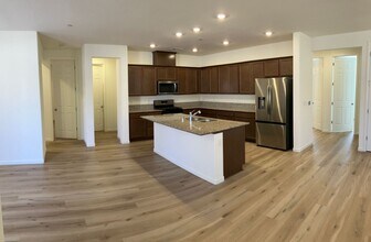 1977 Apiary Wy in Hughson, CA - Building Photo - Building Photo