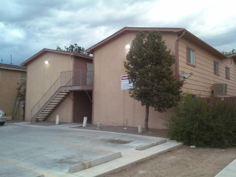 148 General Arnold St NE in Albuquerque, NM - Building Photo