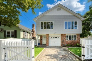 11 7th St in Bayville, NY - Building Photo