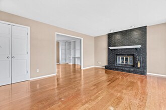 513 River Bend Estates Dr in St. Charles, MO - Foto de edificio - Building Photo