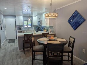 1634 Stickney Point Rd in Sarasota, FL - Building Photo - Building Photo
