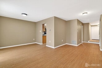 70 Hampshire Dr in Plainsboro, NJ - Building Photo - Building Photo