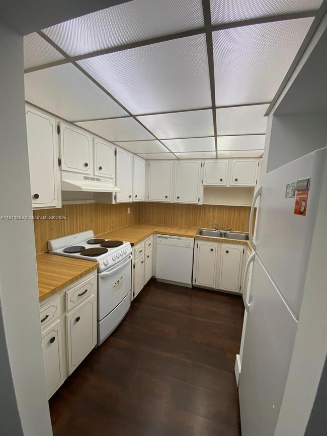 property at 6960 Miami Gardens Dr