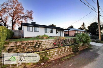 1108 3rd St in Redding, CA - Building Photo - Building Photo