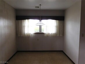 56 Wilmette Ln in Youngstown, OH - Building Photo - Building Photo