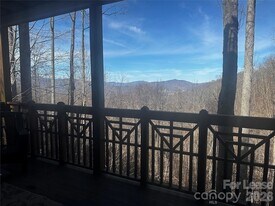 300 Creekside Wy, Unit B-101 in Burnsville, NC - Building Photo