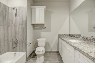 7919 Bowen St in Houston, TX - Building Photo - Building Photo