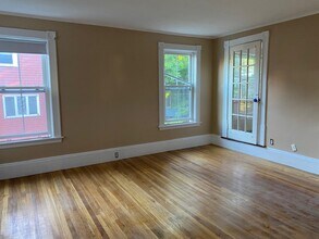 54 Las Casas St, Unit 2 in Malden, MA - Foto de edificio - Building Photo