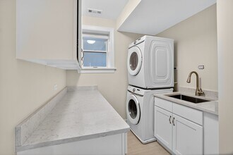 2703 W Ardmore Ave, Unit #1E in Chicago, IL - Foto de edificio - Building Photo